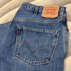 Levi’s 550 relaxed fit 100% cotton. 38x28 see measurements